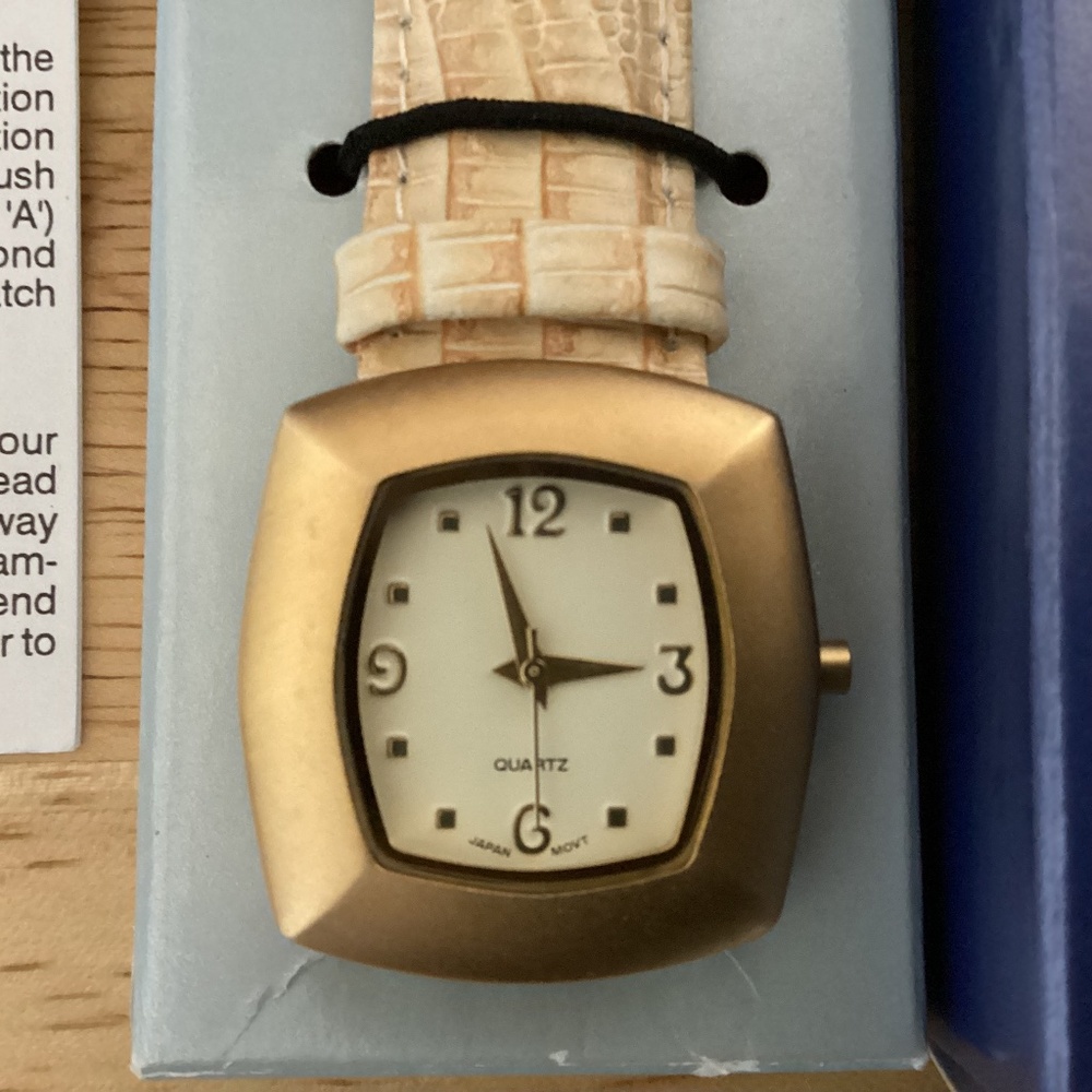 Vintage Avon Women’s Gold-tone Watch with Cream Leather Band/Strap New in Box
